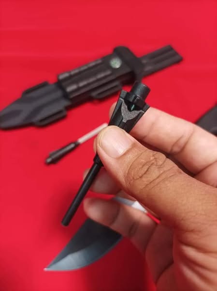 Columbia 2738A Fixed Blade Dagger With Firestarter+Compass